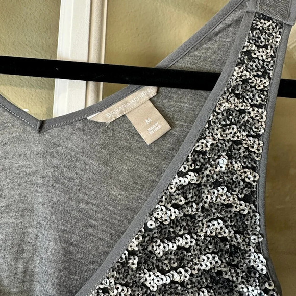 BANANA REPUBLIC Silver Grey Sequin Tank Top Shirt Size Medium V Neck - Picture 4 of 8